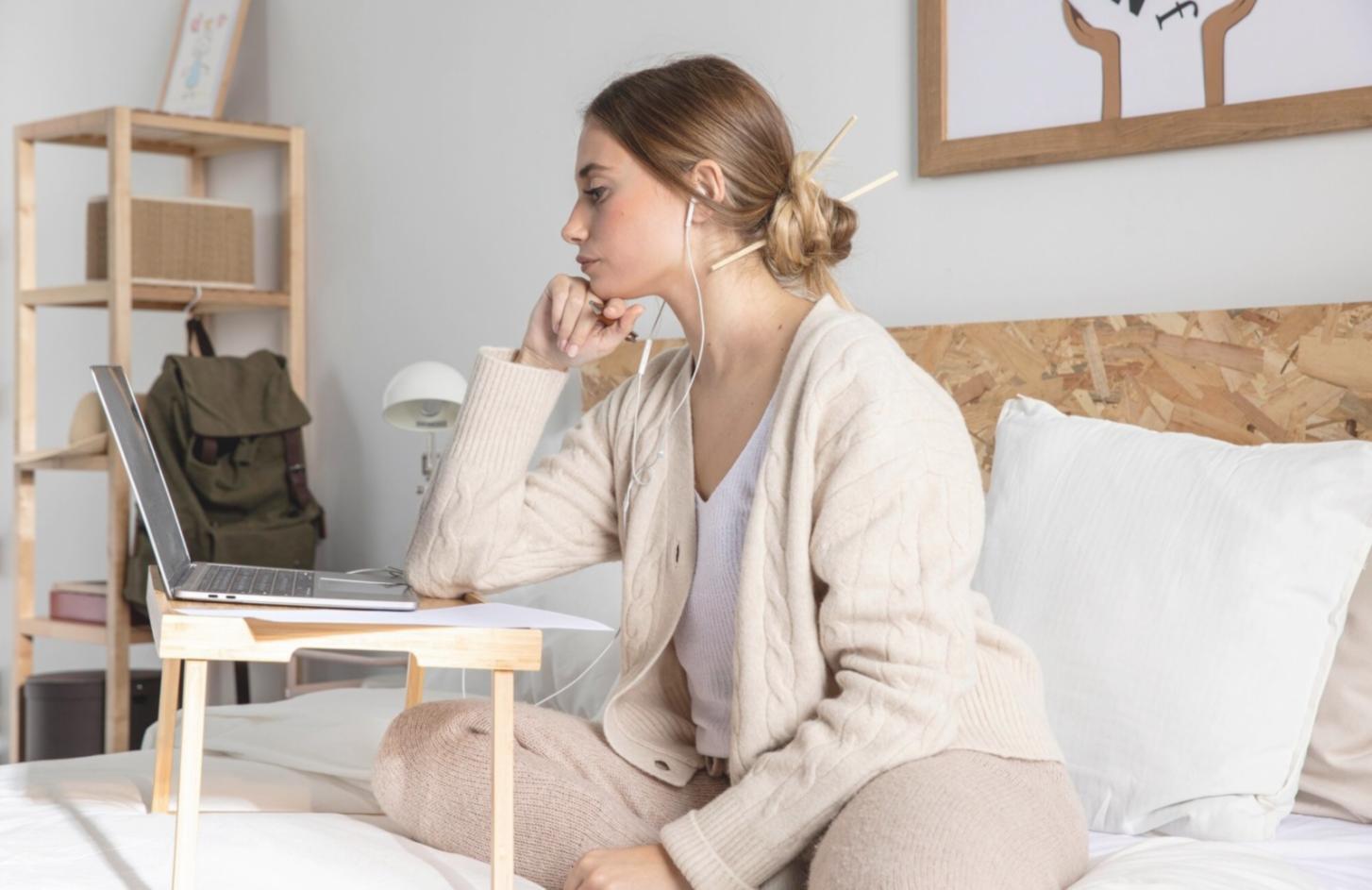 Tableau de bord financier montrant différents indicateurs et graphiques d'analyse